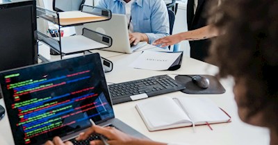 Médias e grandes empresas: Processos e tecnologia